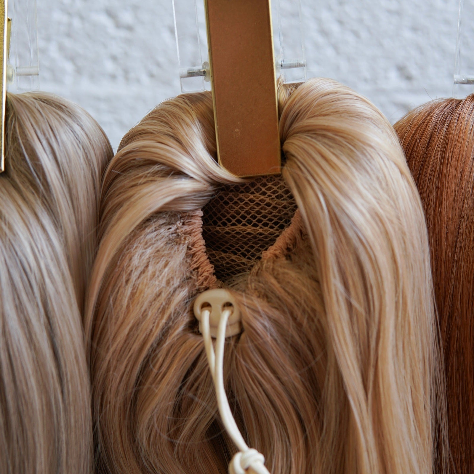 HOLLYWOOD Synthetic 24” Loose Curl Ponytail - Milk &amp; Honey Wigs